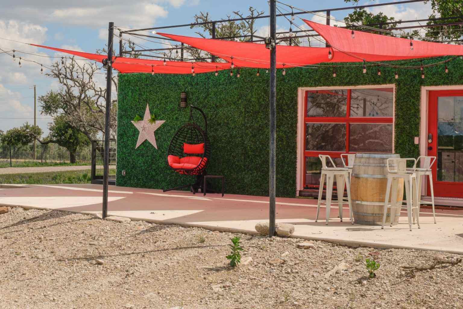 Best Hotels to Stay at for the Texas Wine Country Grape Stomps in Fredericksburg