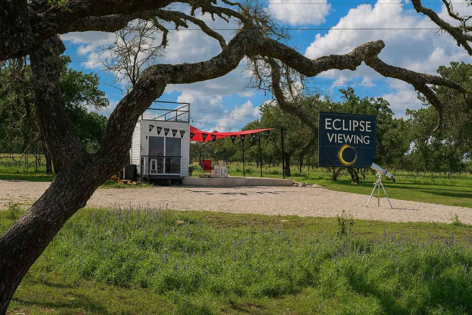 Best Vacation Rentals to Stay at for Eclipse Viewing in Fredericksburg Texas