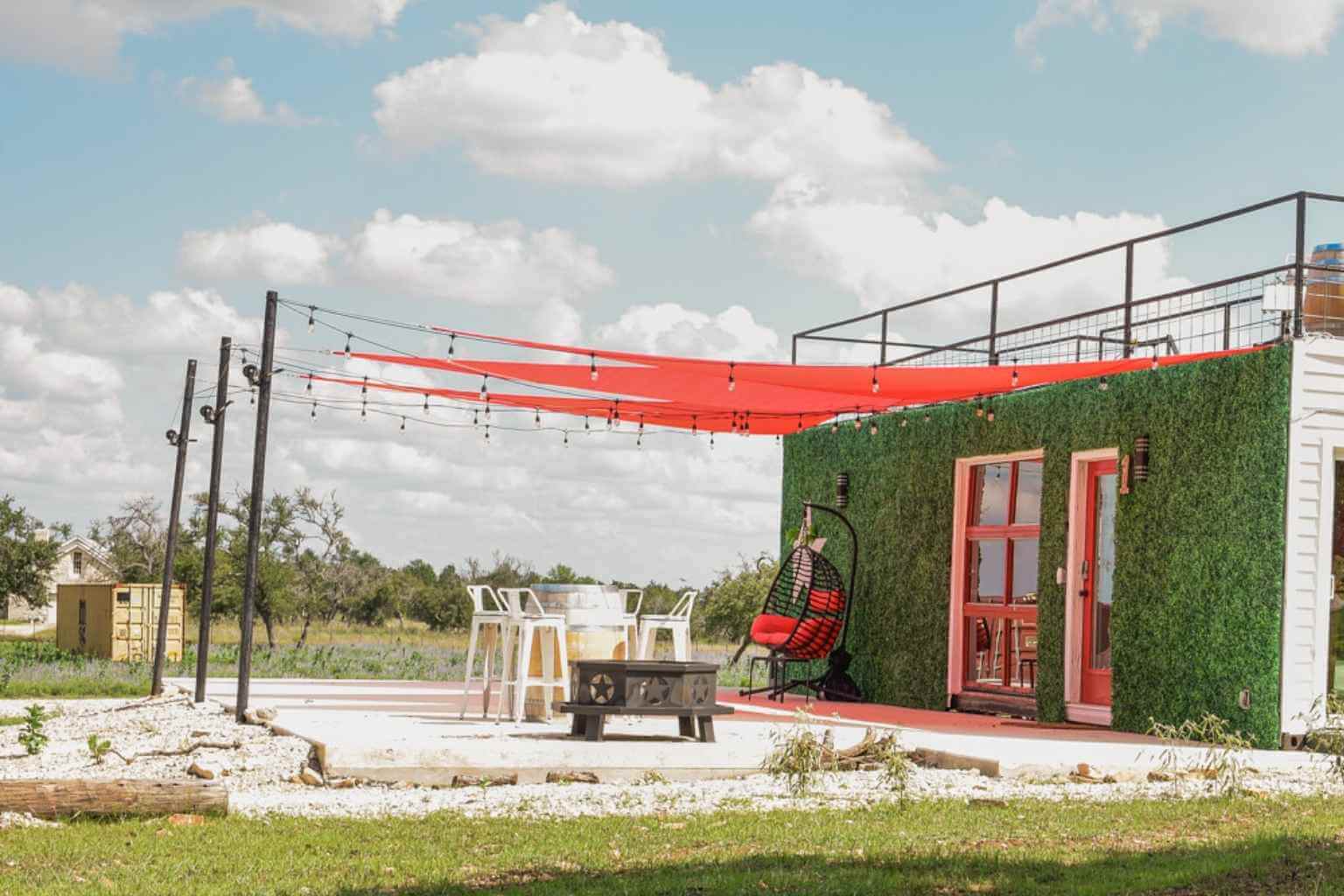 Best Vacation Rentals to Stay at for Live Pari-Mutuel Horse Racing in Fredericksburg Texas