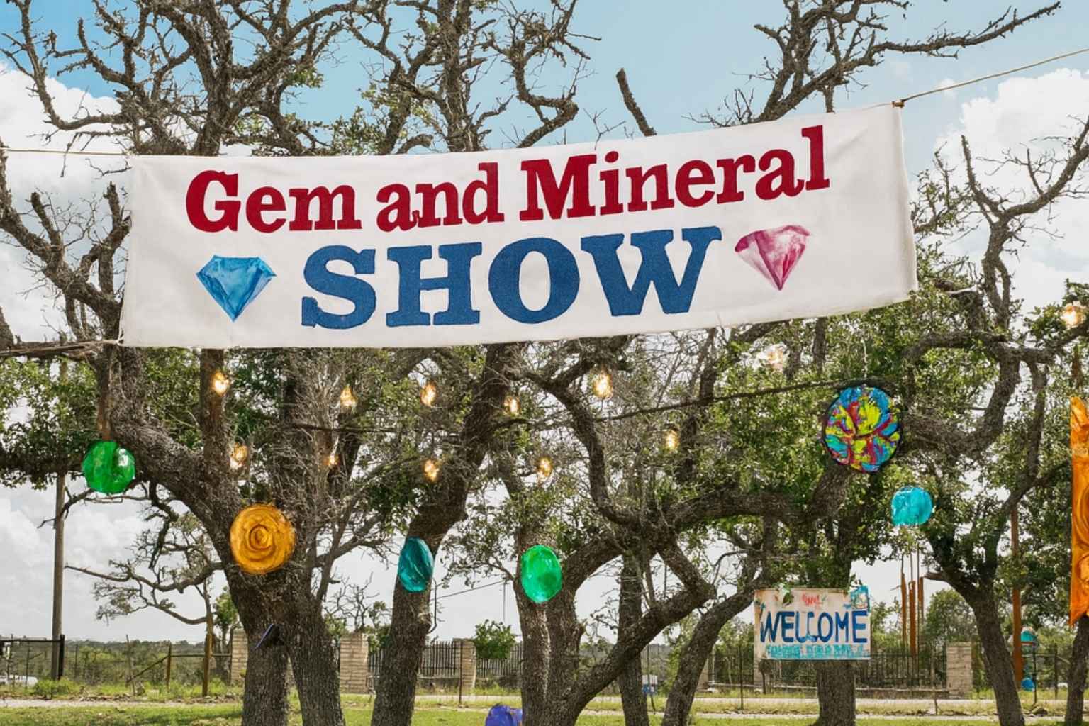 Best Airbnbs to Stay at for Gem and Mineral Show