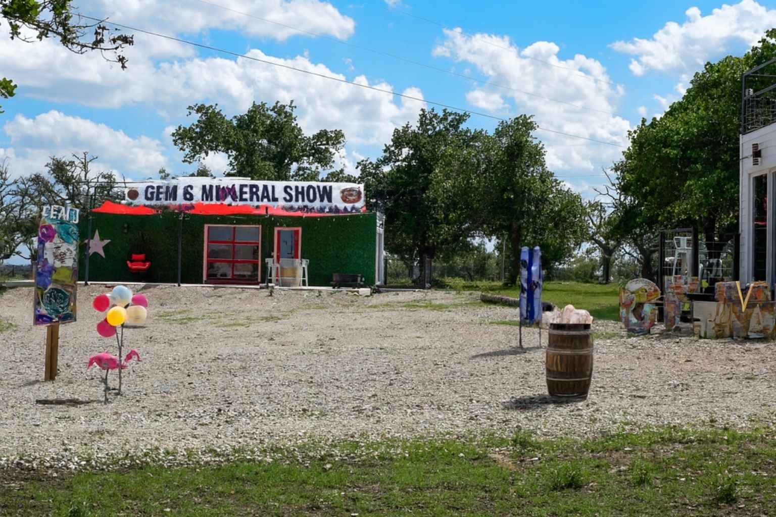Best BNBs to Stay at for Gem and Mineral Show