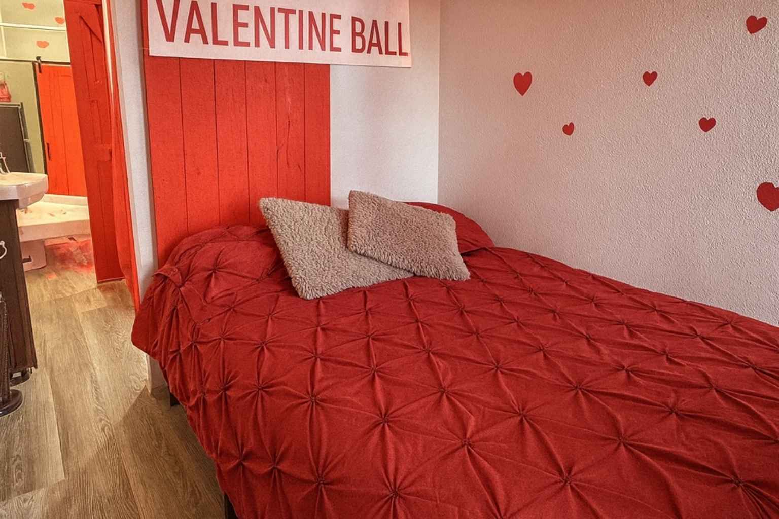 Best BNBs to Stay at for Luckenbach Texas Hug-In and Valentine Ball