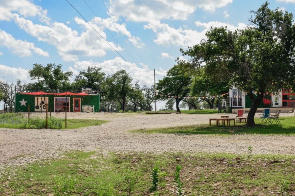 Best Bed And Breakfasts To Stay At For Bluegrass Festival At Luckenbach Texas