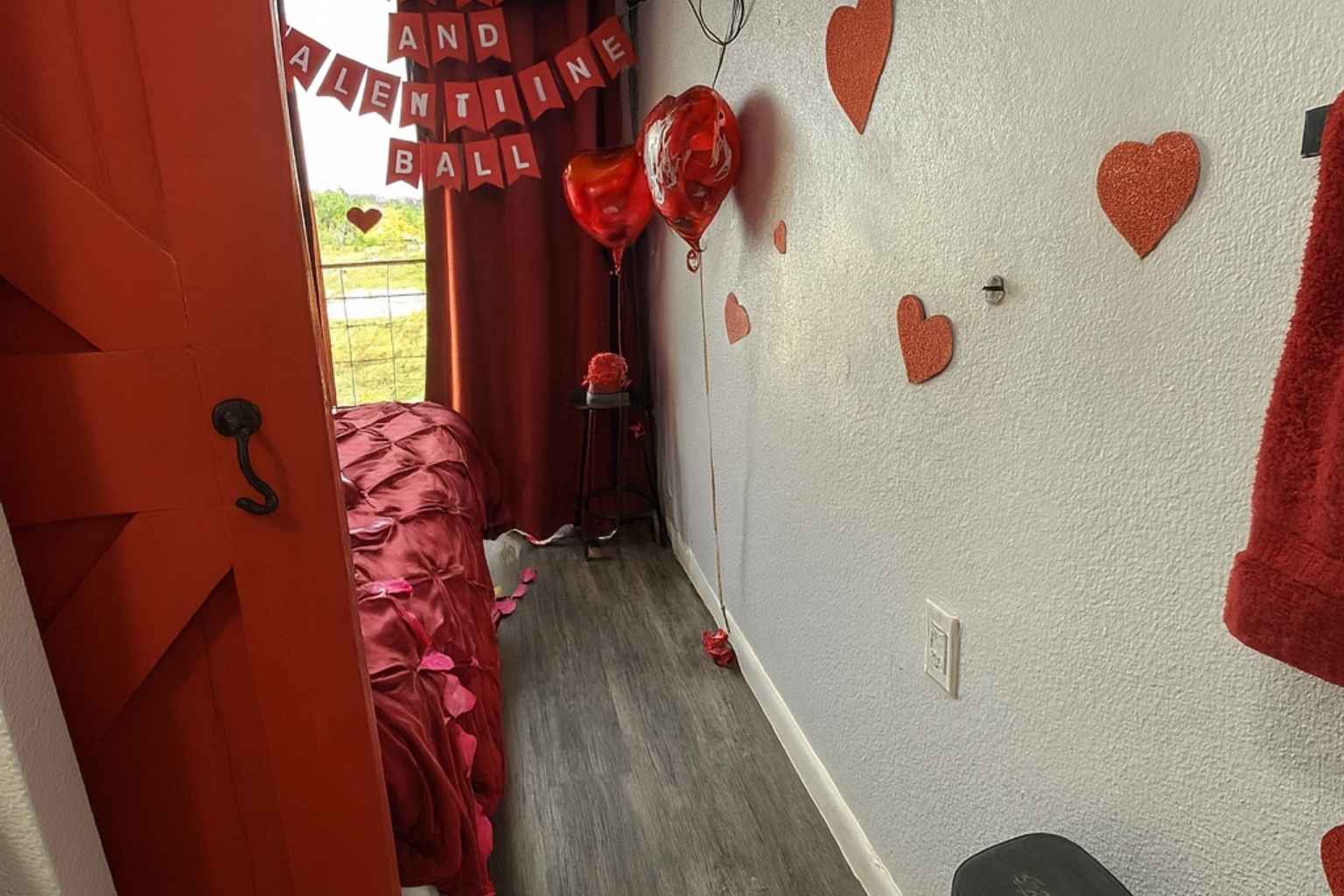 Best Hotels to Stay at for Luckenbach Texas Hug-In and Valentine Ball