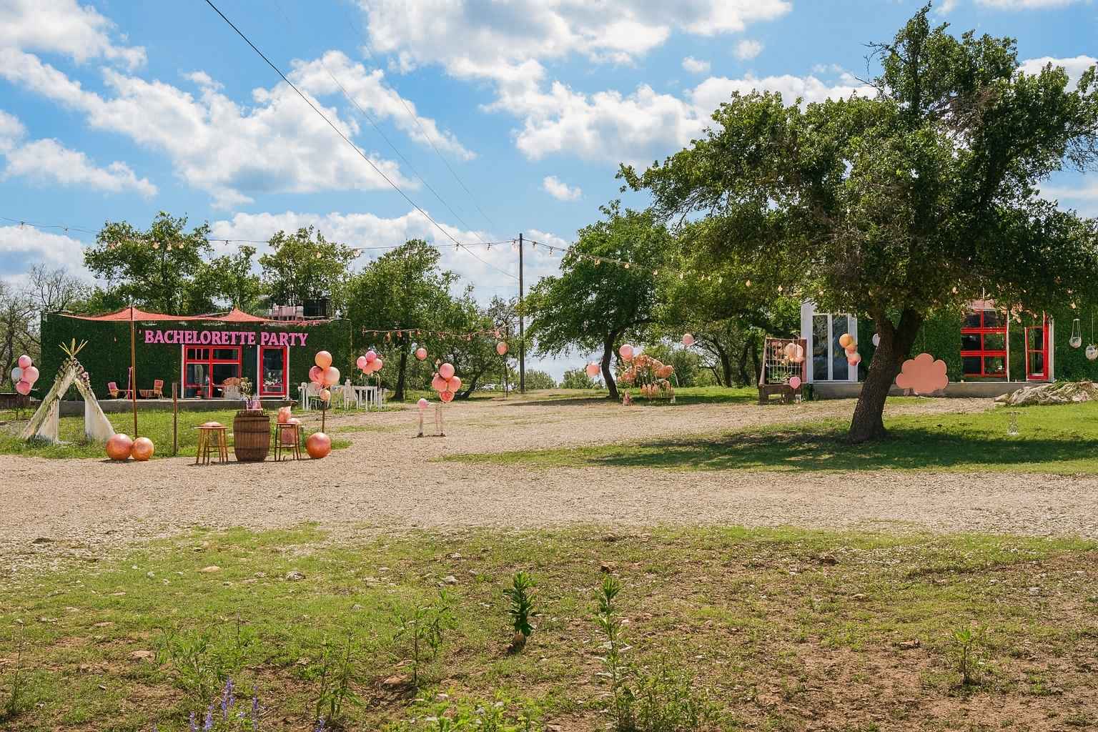 Best Airbnb To Stay At For A Bachelorette Party In Fredericksburg Texas Best Vacation Rentals to Stay at for a Bachelorette Party in Fredericksburg Texas