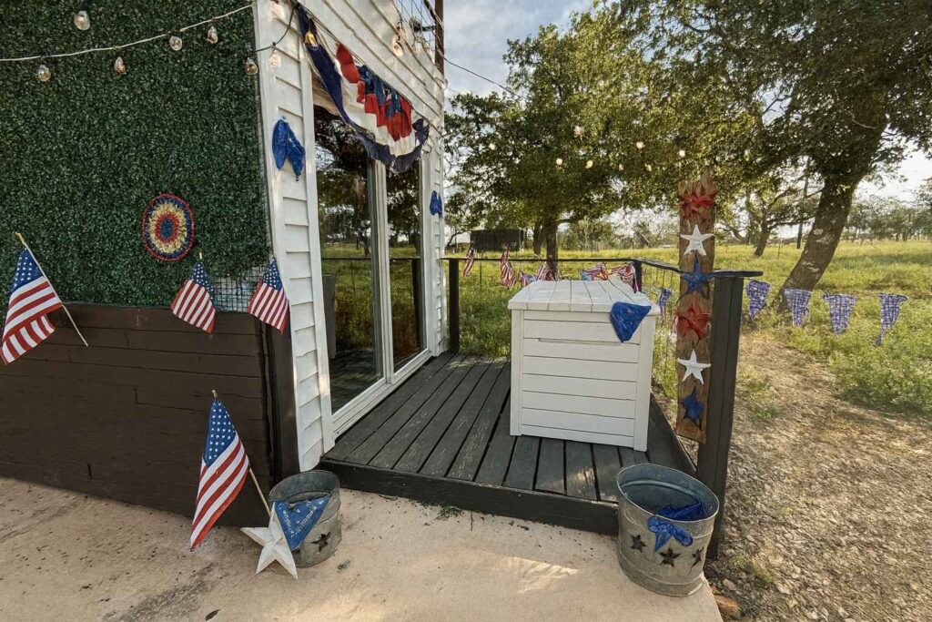 Best Airbnb To Stay At For Bluegrass Festival At Luckenbach Texas
