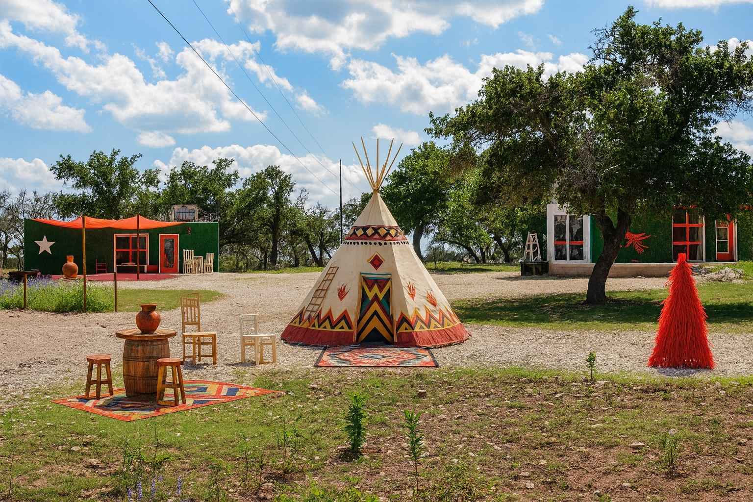 Best Airbnb To Stay At For Indian Artifact Show Best Hotels to Stay at for Indian Artifact Show